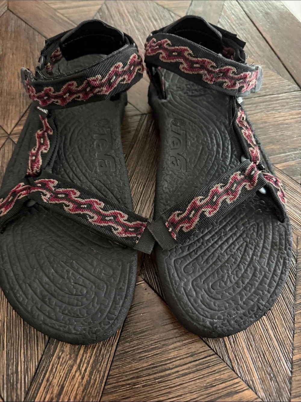 Teva Vintage Terradactyl Sport Sandals Black & Red Aztec Print Men’s Size 10